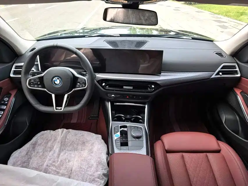 BMW i3 2025 eDrive 40 L
