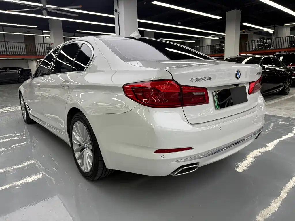 BMW 5 Series New Energy — миниатюра 25