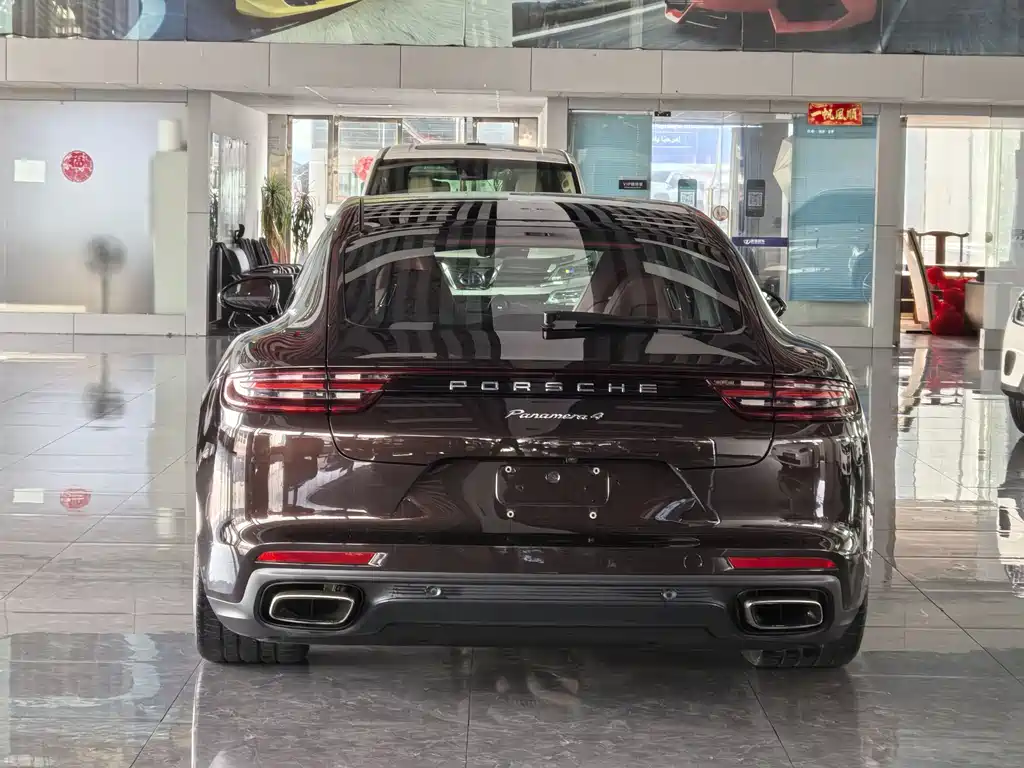PORSCHE PANAMERA