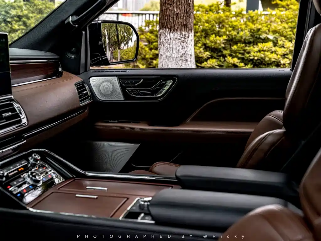 Lincoln Navigator — миниатюра 8