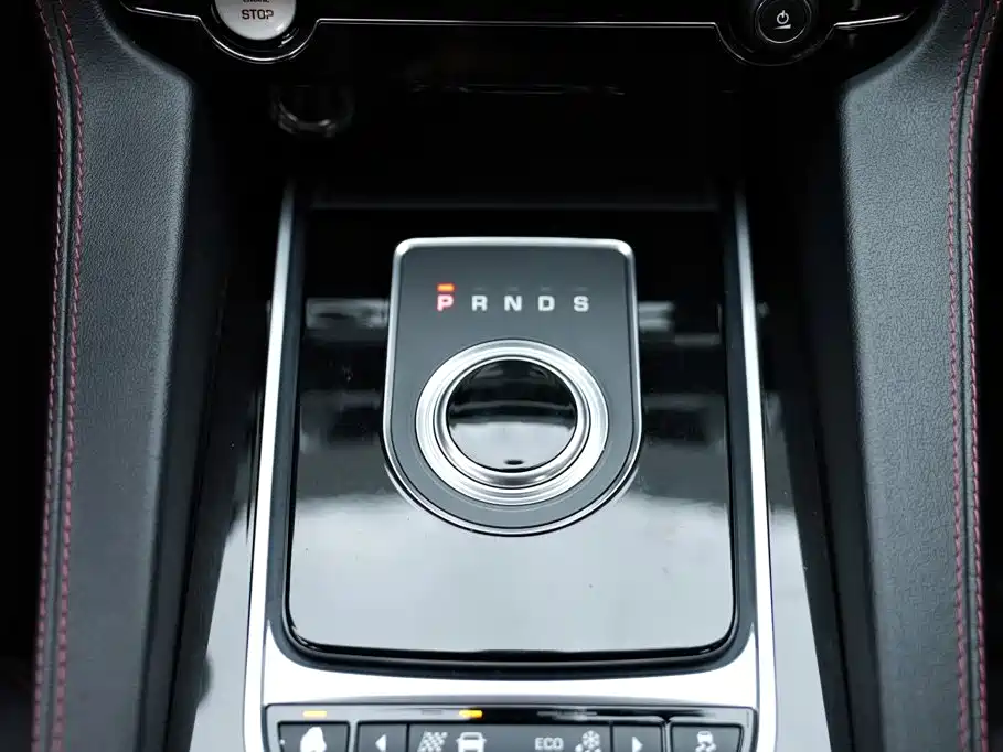 Jaguar F-PACE — миниатюра 11