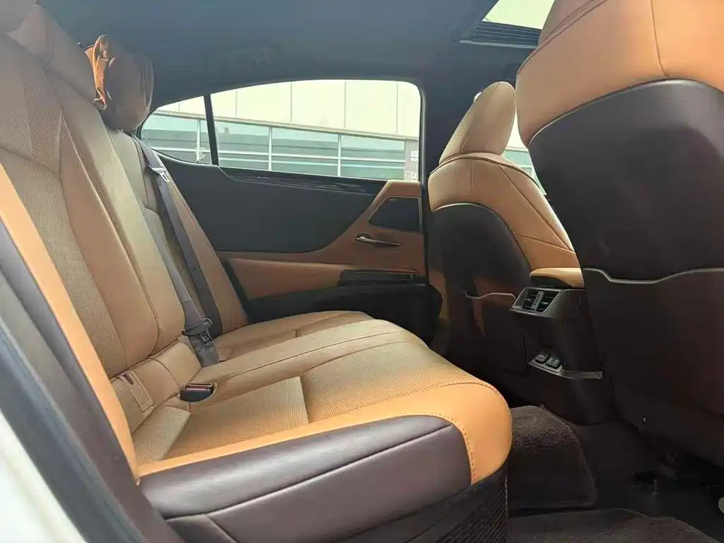 Lexus ES — миниатюра 6