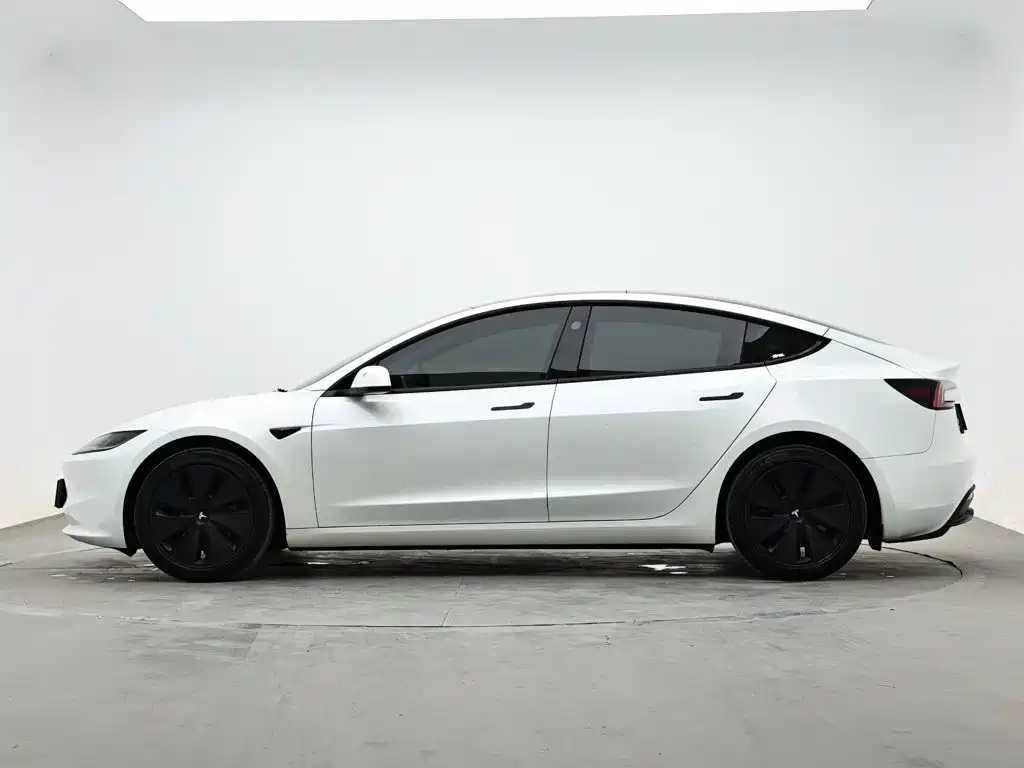 Tesla Model 3 — миниатюра 6