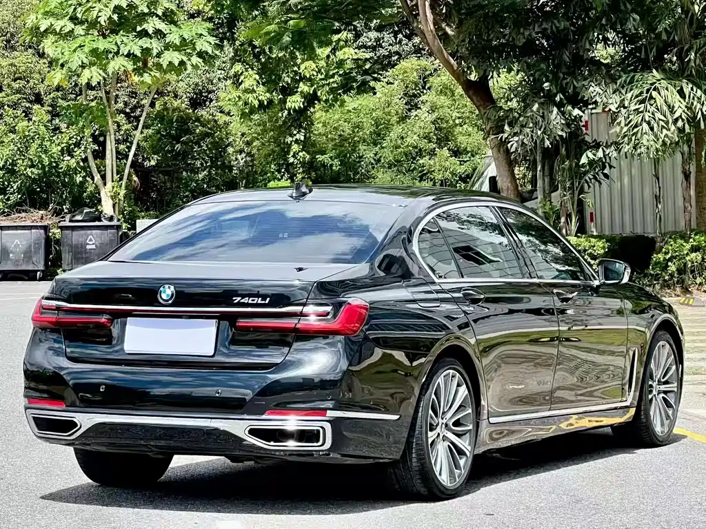 BMW 7 Series — миниатюра 7