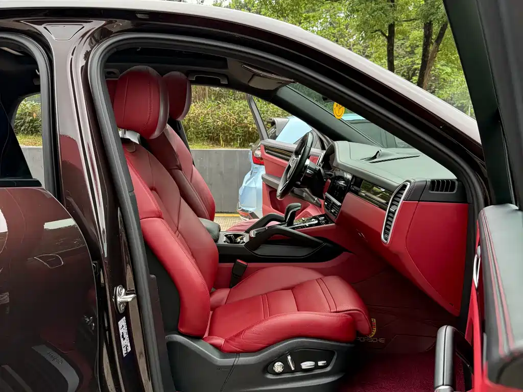 Porsche Cayenne — миниатюра 10