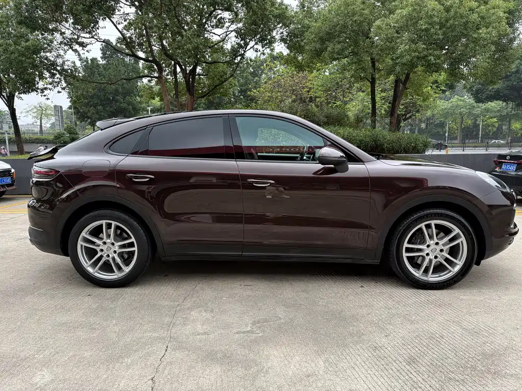 Porsche Cayenne — миниатюра 6