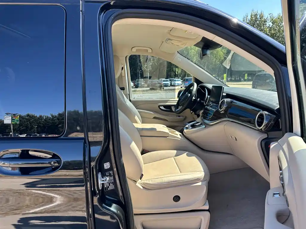 Mercedes-Benz V-Class — миниатюра 16