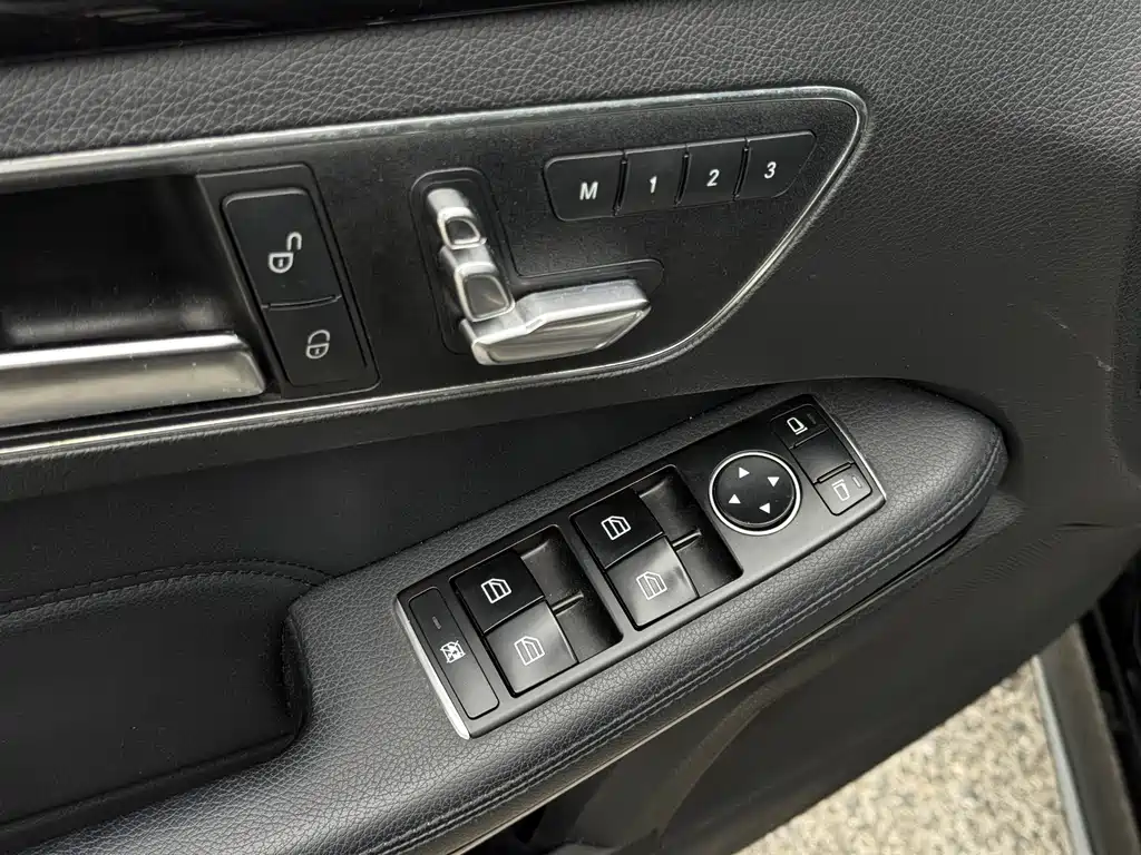 Mercedes-Benz E-Class — миниатюра 10