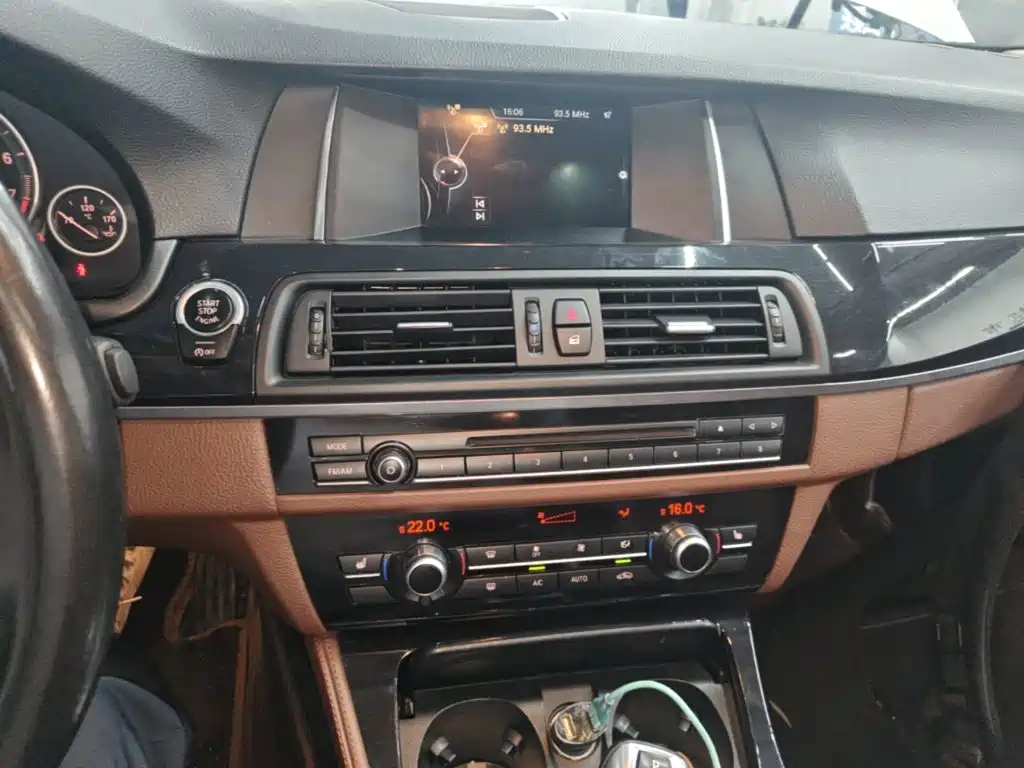 BMW 5 Series — миниатюра 13