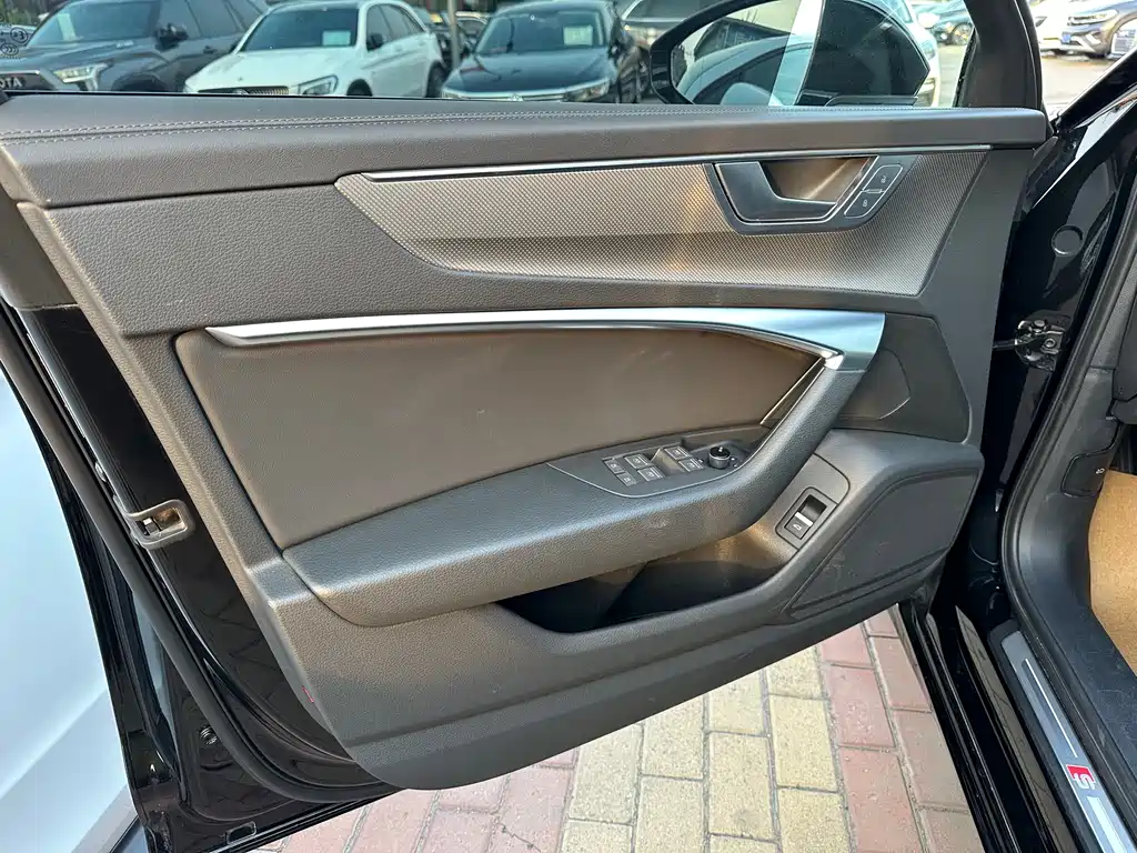 Audi A6L 2024 40 TFSI Luxury