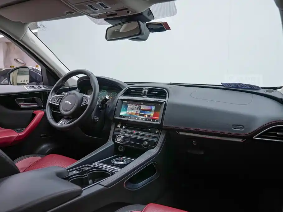 Jaguar F-PACE — миниатюра 8