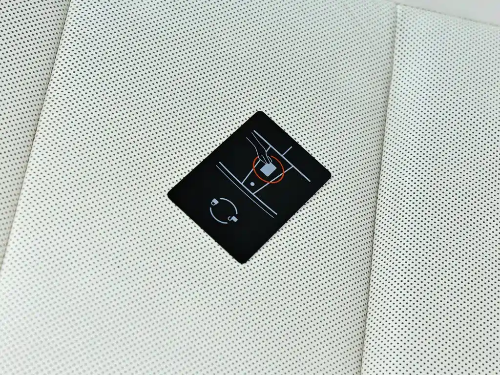 Tesla Model 3 — миниатюра 12