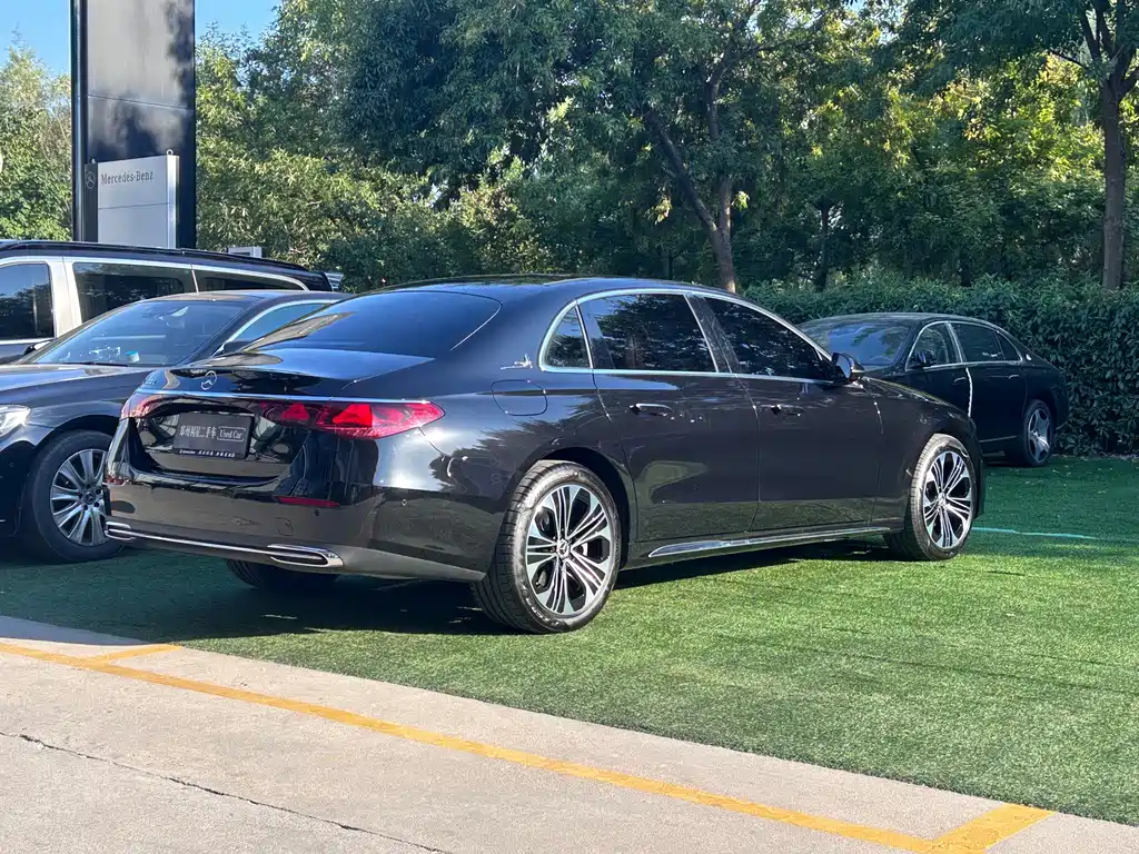 Mercedes-Benz E-Class — миниатюра 6