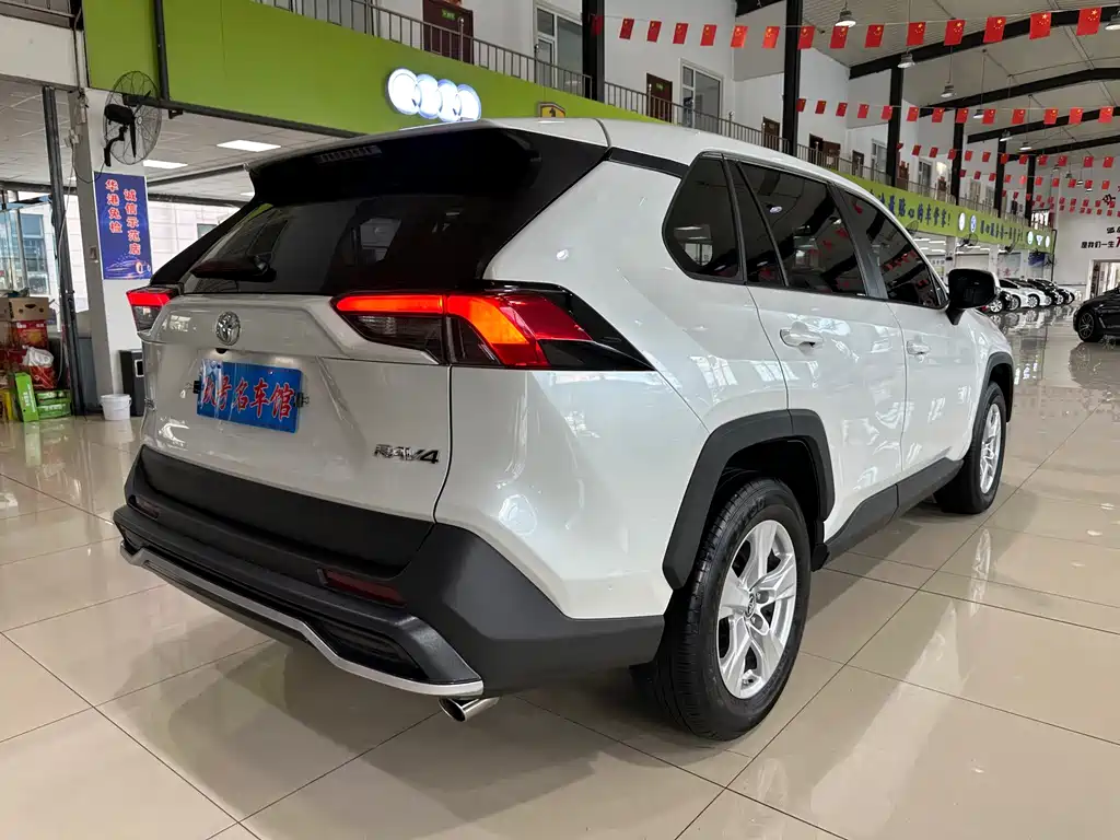 Toyota RAV4 — миниатюра 15