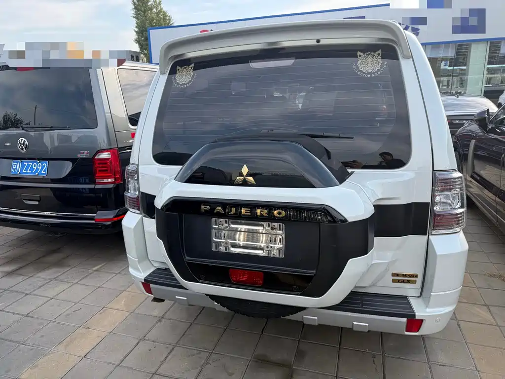 Mitsubishi Pajero (Import) — миниатюра 5