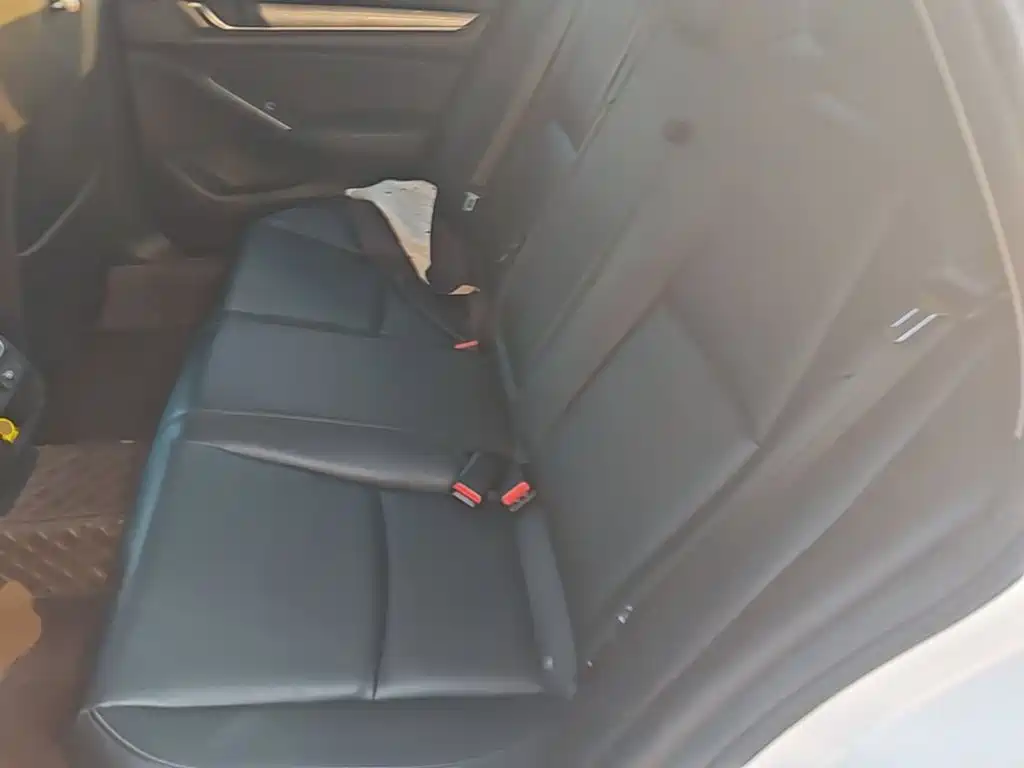 Honda Accord — миниатюра 17