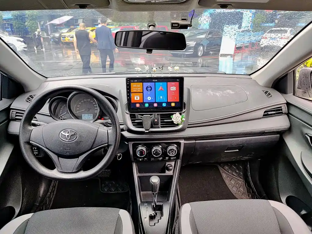 Toyota Yaris L — миниатюра 10
