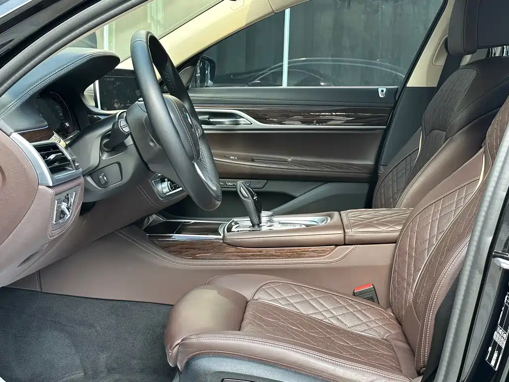 BMW 7 Series — миниатюра 6