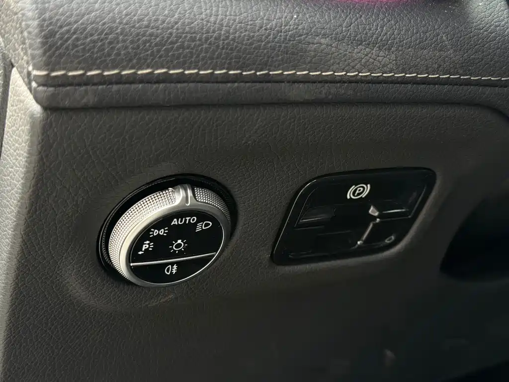 Mercedes-Benz EQE SUV — миниатюра 10