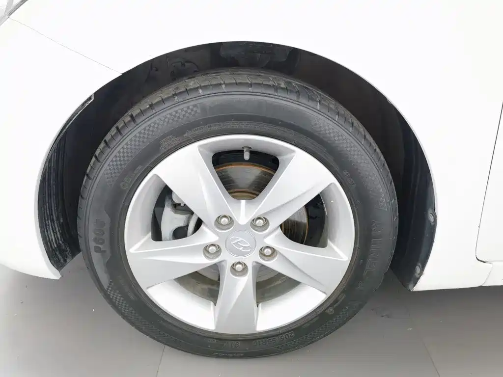 Hyundai Elantra Langdong — миниатюра 17