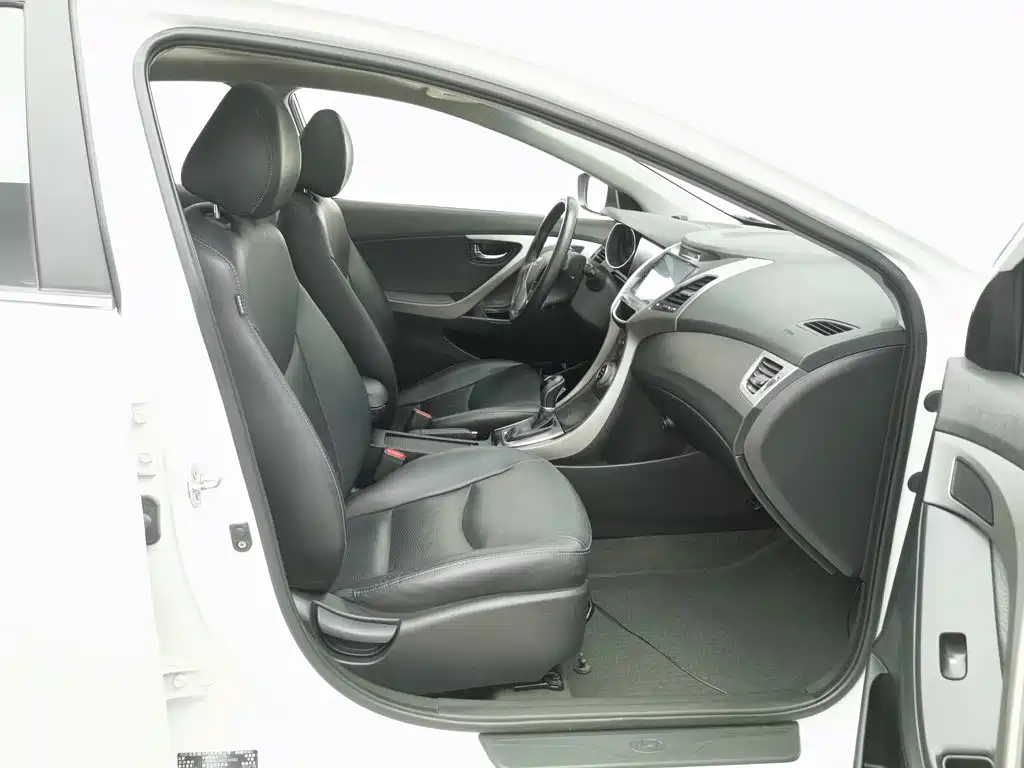 Hyundai Elantra Langdong — миниатюра 23