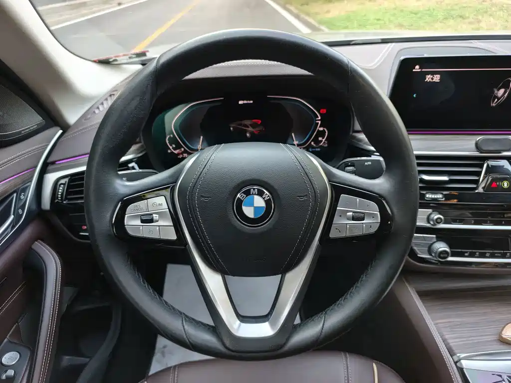 BMW 5 Series New Energy — миниатюра 32