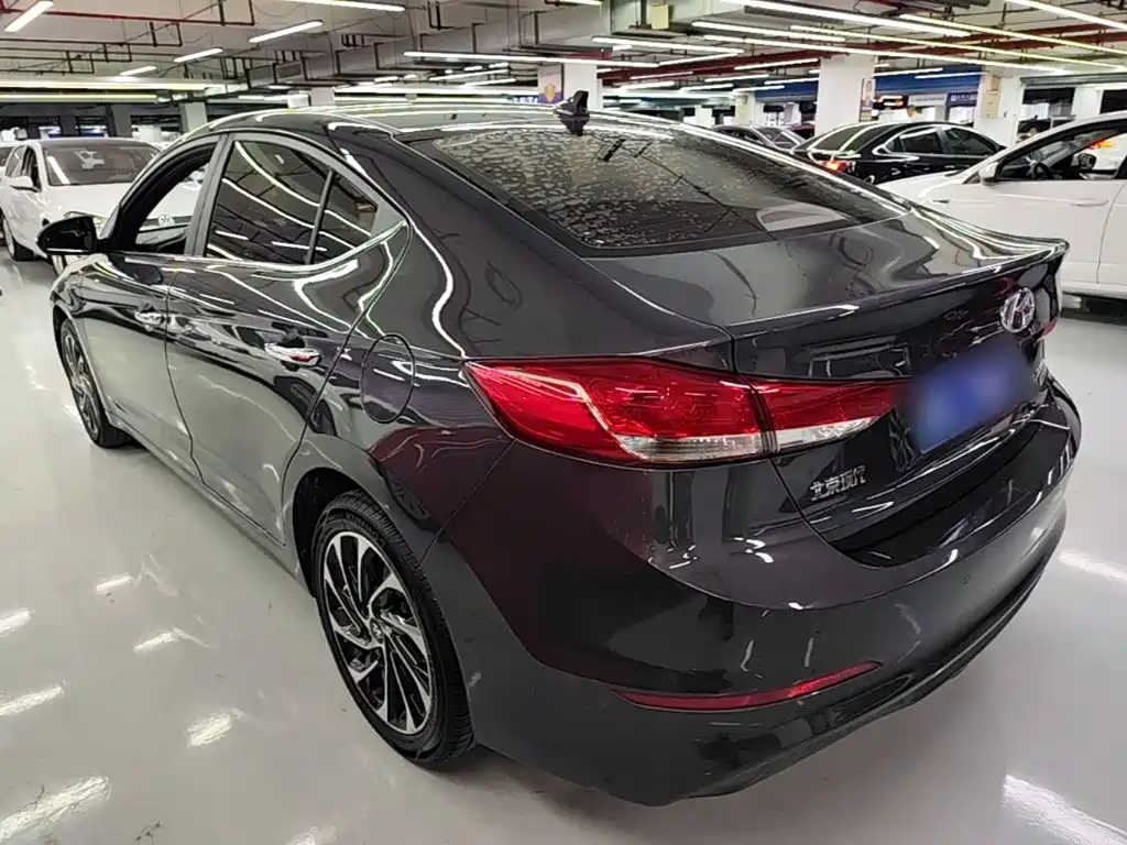 Hyundai Elantra — миниатюра 5