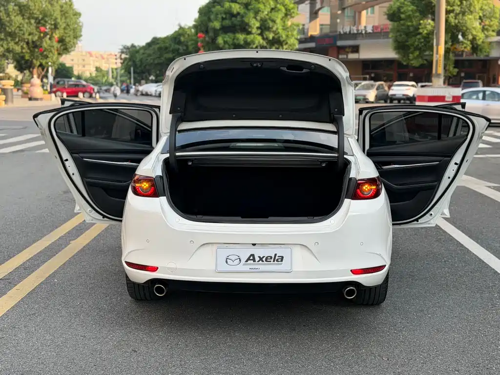 Mazda 3 Axela — миниатюра 16