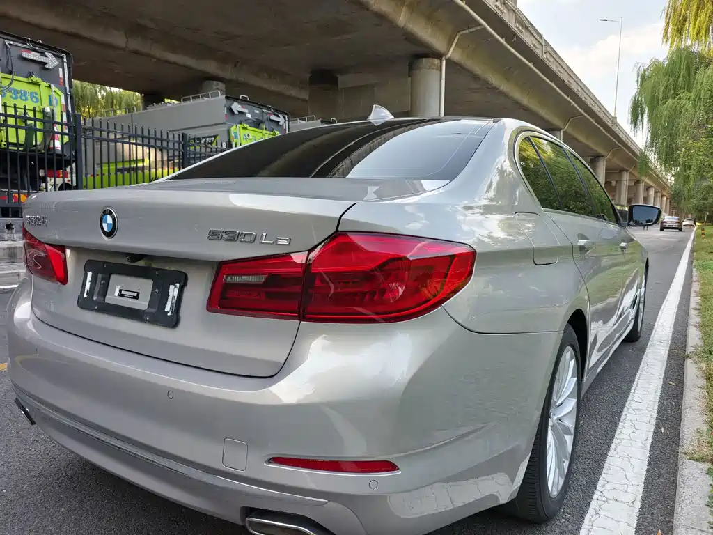 BMW 5 Series New Energy — миниатюра 11