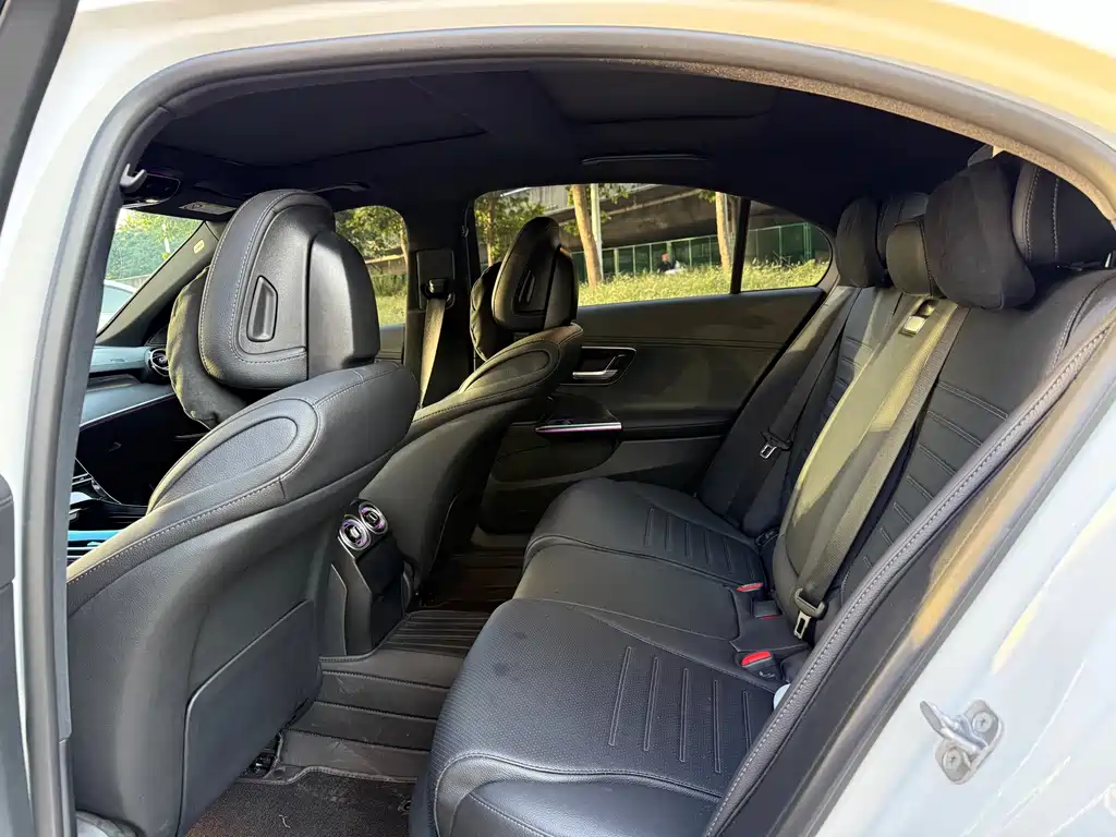 Mercedes-Benz C-Class — миниатюра 8