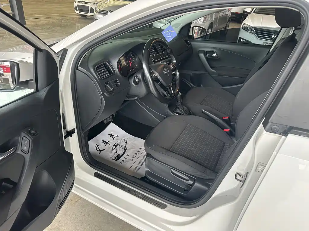 Volkswagen Polo — миниатюра 13