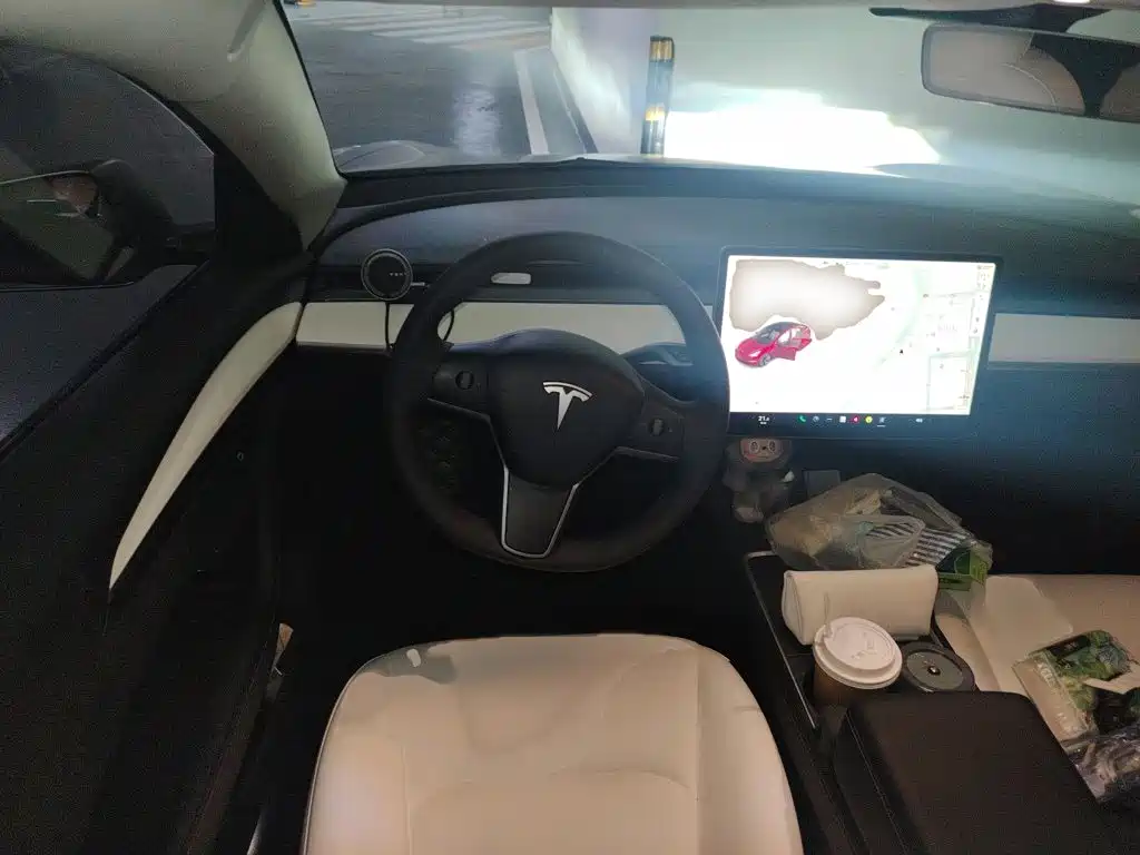 Tesla Model 3 — миниатюра 3