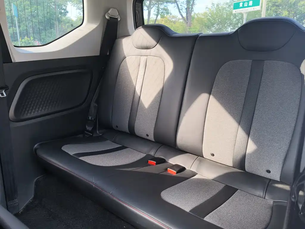 Wuling MINIEV — миниатюра 11