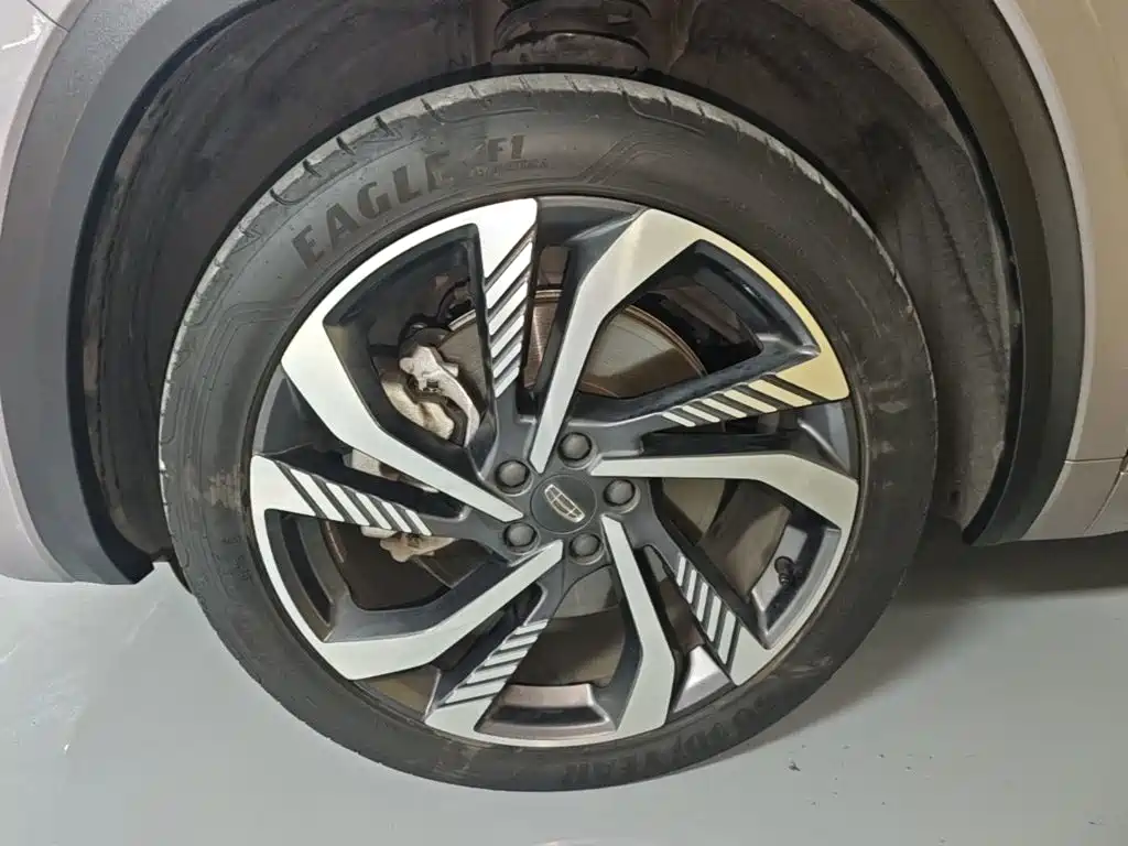 Geely Xingyue L — миниатюра 23