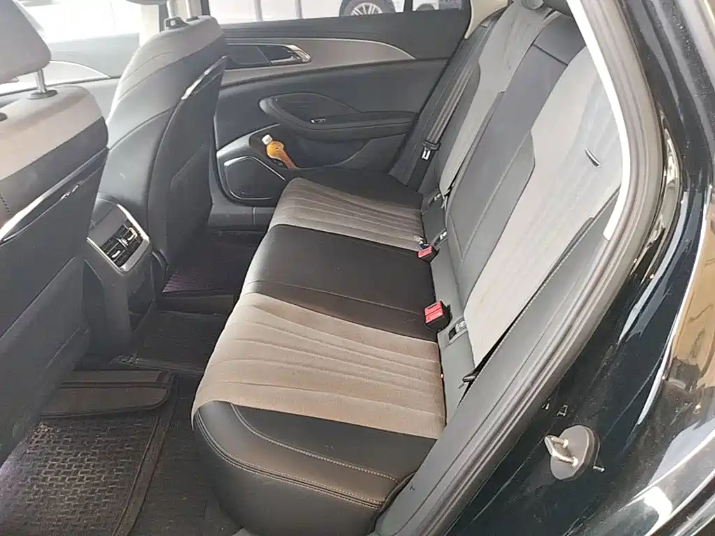 Hongqi Hongqi H5 — миниатюра 17