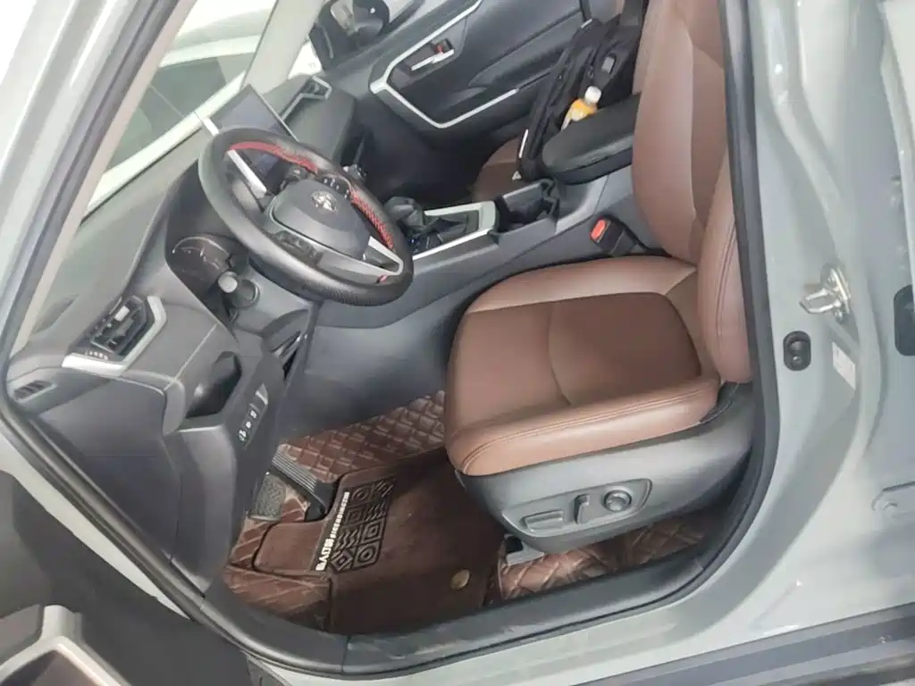 Toyota RAV4 — миниатюра 8