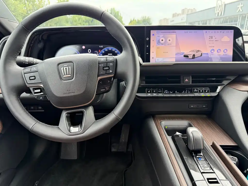 Toyota Crown (Import) — миниатюра 15