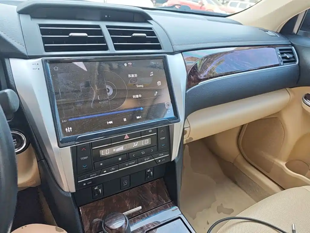 Toyota Camry — миниатюра 10