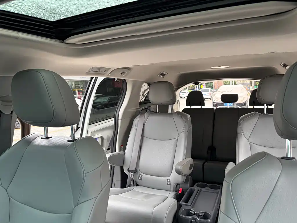 Toyota Granvia — миниатюра 26