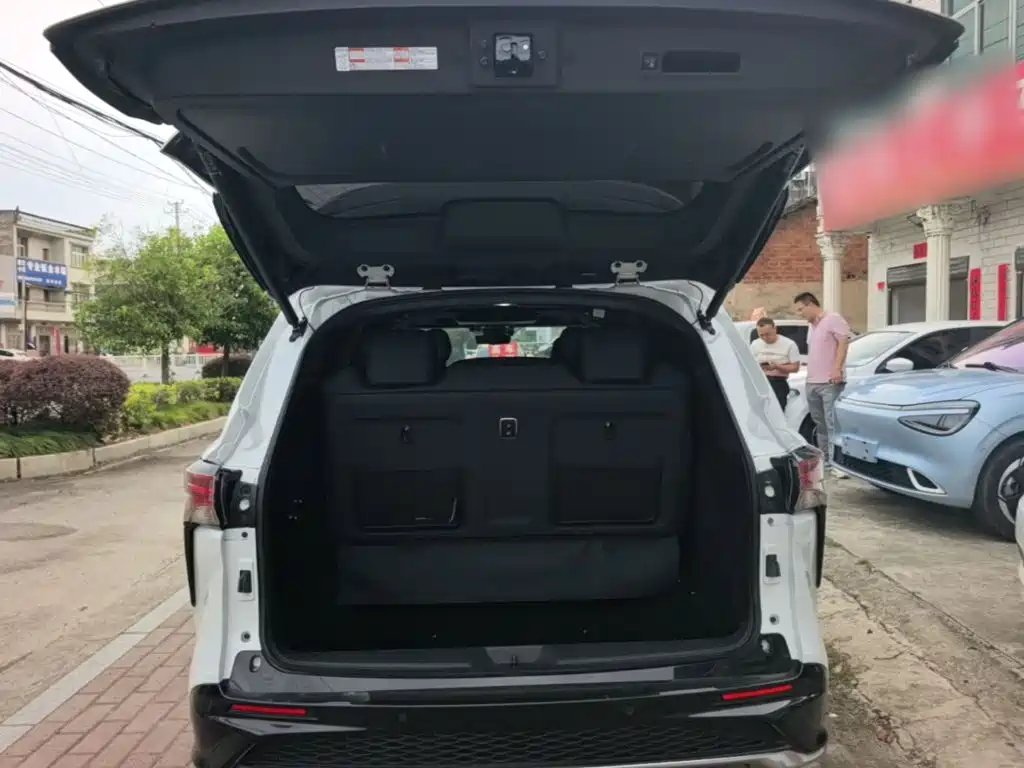 Toyota Granvia — миниатюра 19