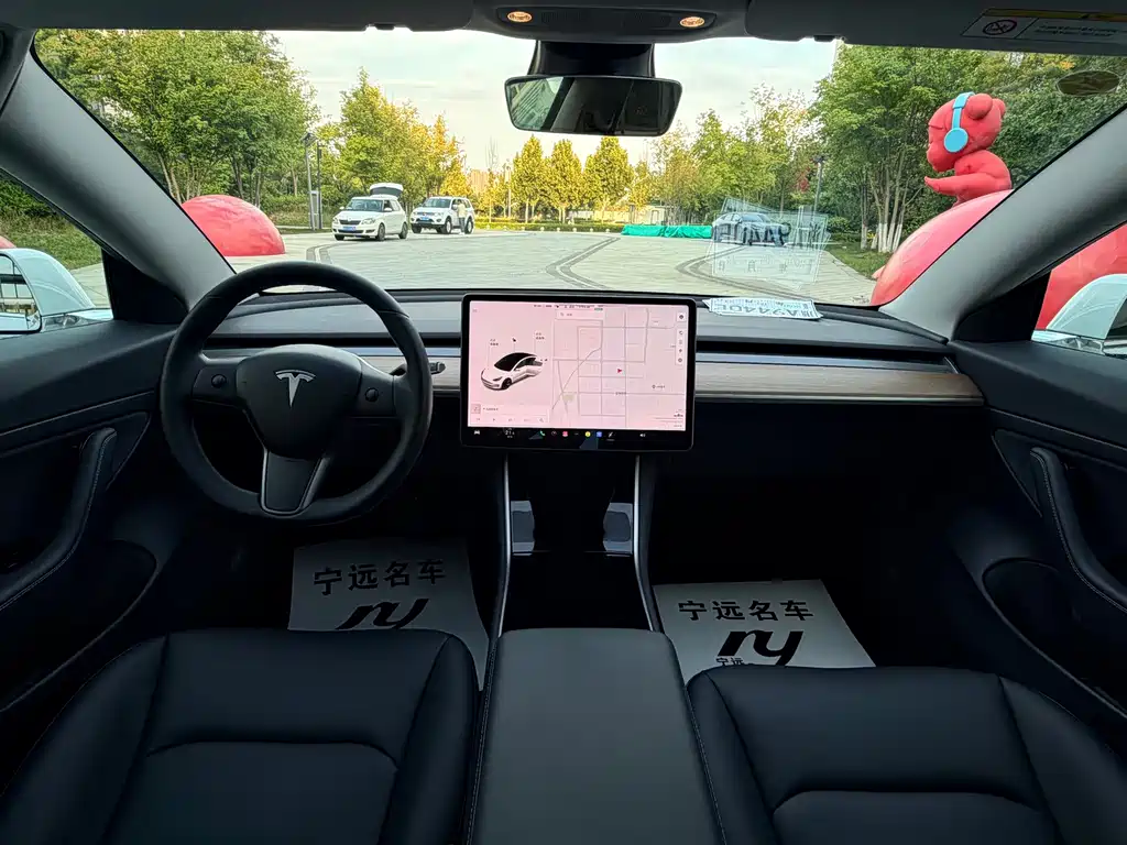 Tesla Model 3 — миниатюра 12