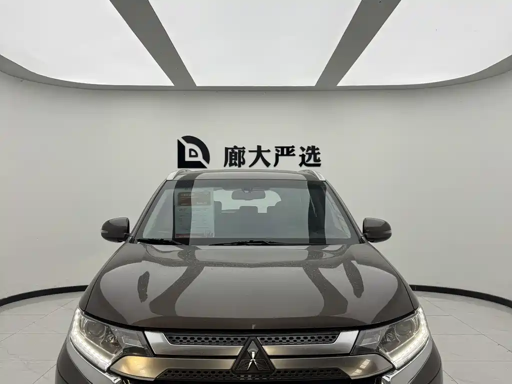 Mitsubishi Outlander 2019 2.0L Enjoy 7 мест V