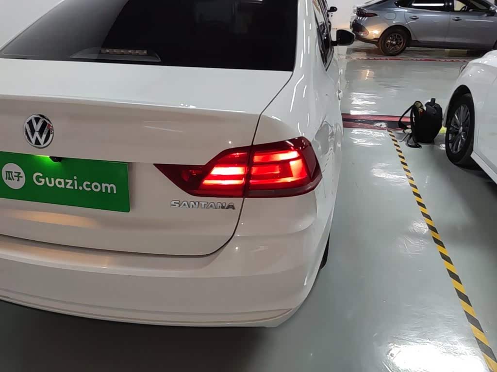 Volkswagen Santana 1.5 л 2022 г. Белый, пробег 26800 км
