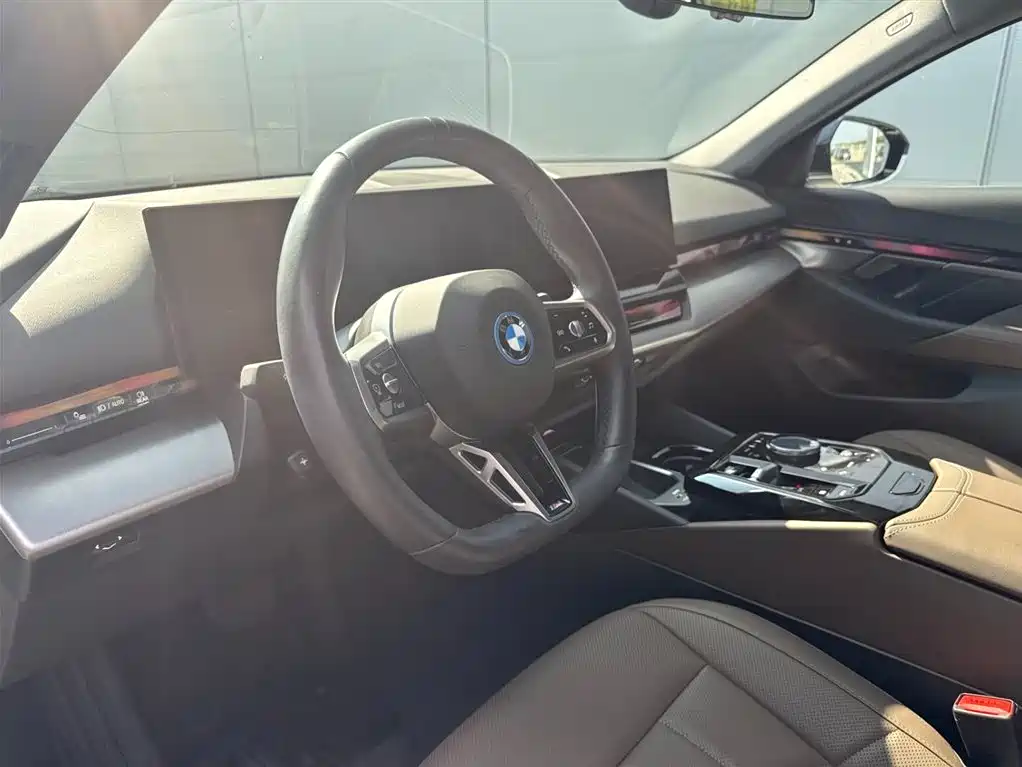 BMW I5