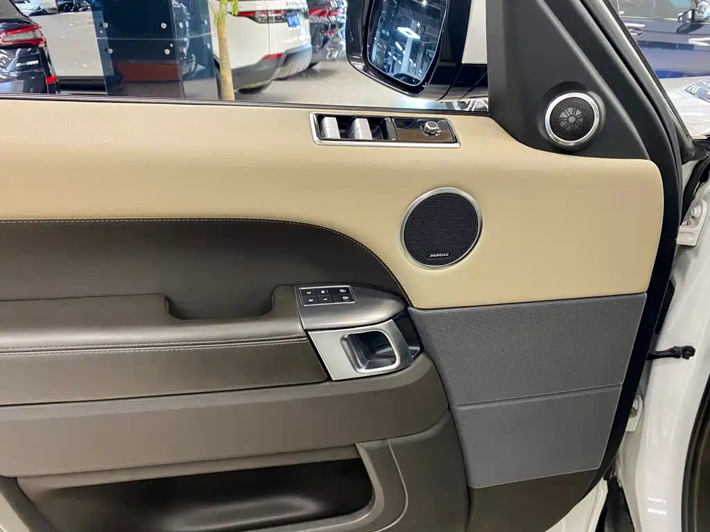 Land Rover Range Rover Sport PHEV P400e SE, фото 14