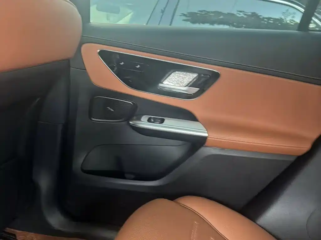 Mercedes-Benz GLC — миниатюра 8