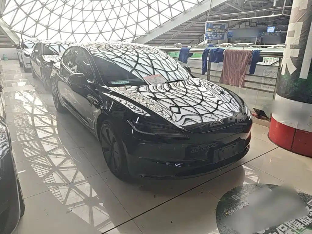 Tesla Model 3 — миниатюра 4