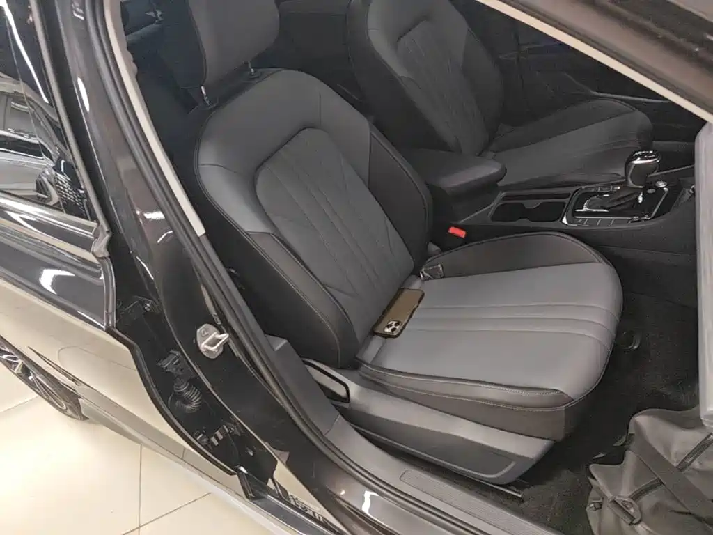 Volkswagen Sagitar — миниатюра 25