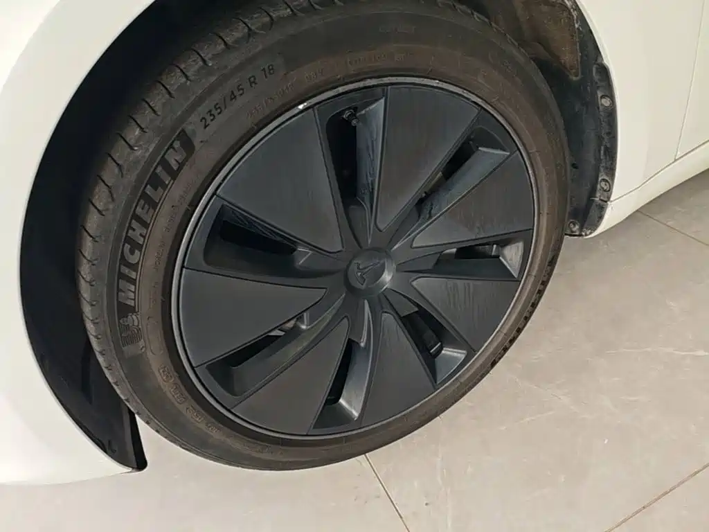 Tesla Model 3 — миниатюра 23