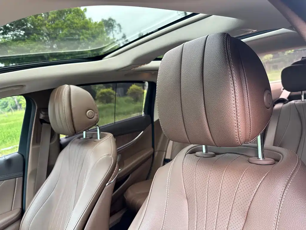 Mercedes-Benz E-Class — миниатюра 10